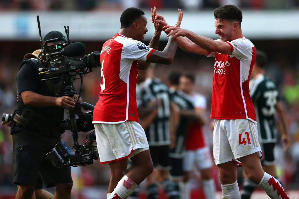 Arsenal versloeg Manchester United, het moment van glorie onder het shirt Arsenal versloeg Manchester United, het moment van glorie onder het shirt